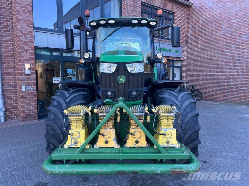 John Deere 6215R Traktorit