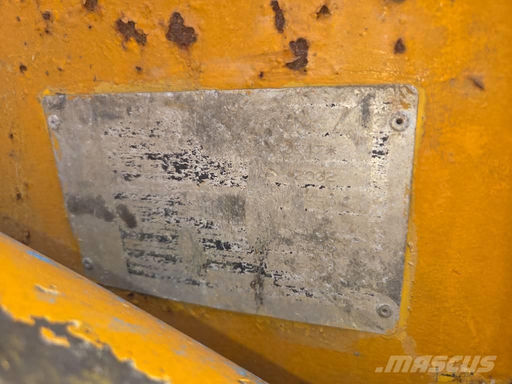 Komatsu SK 714 Liukuohjatut kuormaajat