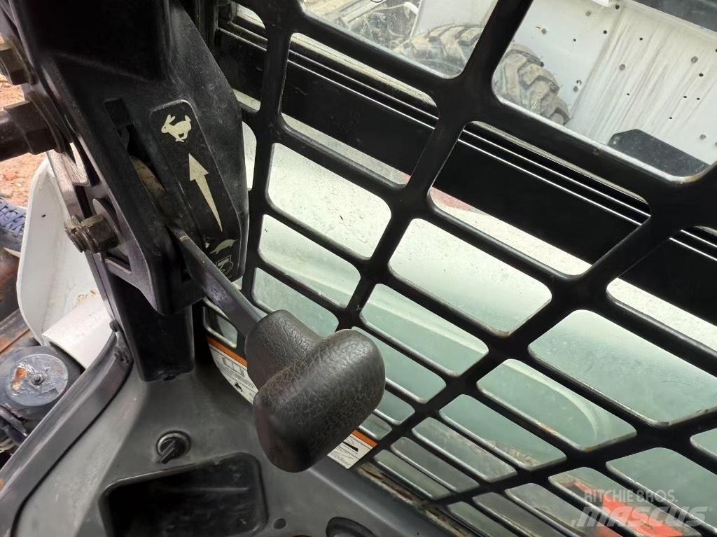 Bobcat S 220 S750 Liukuohjatut kuormaajat