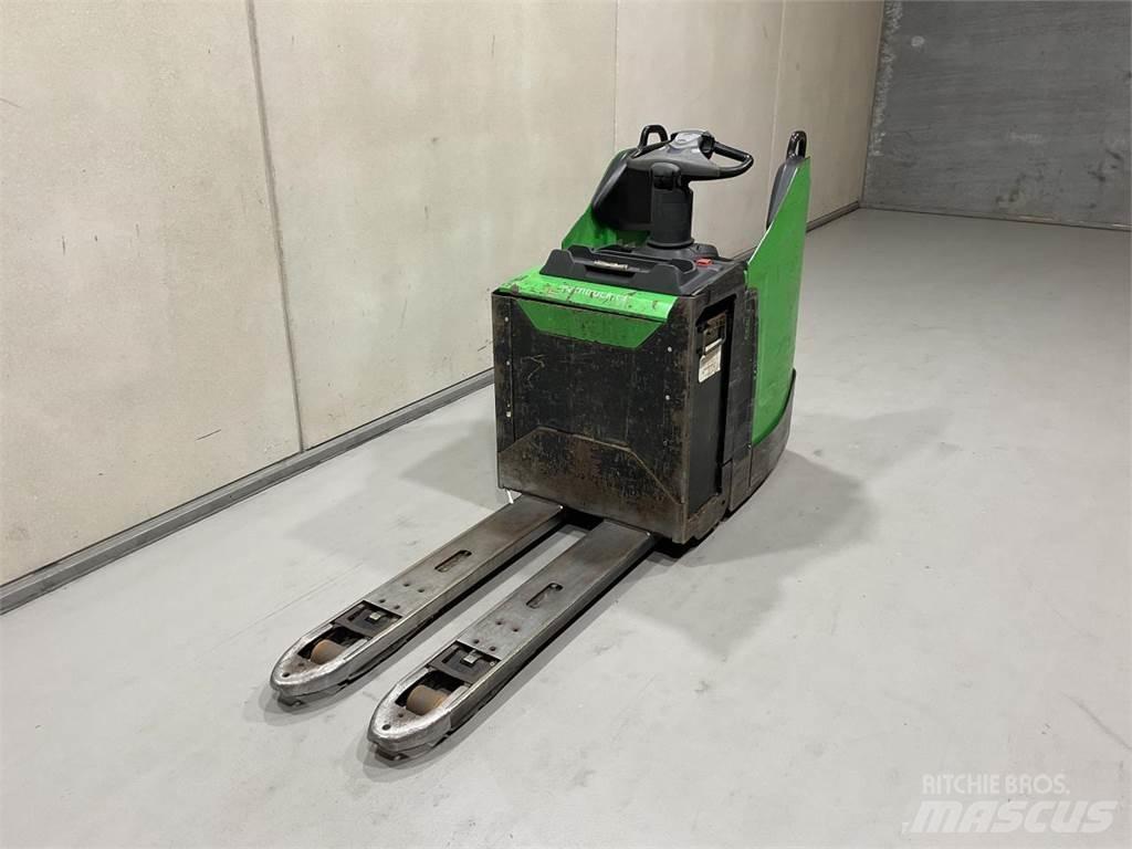 Cesab P320 Lavansiirtotrukit ajotasolla
