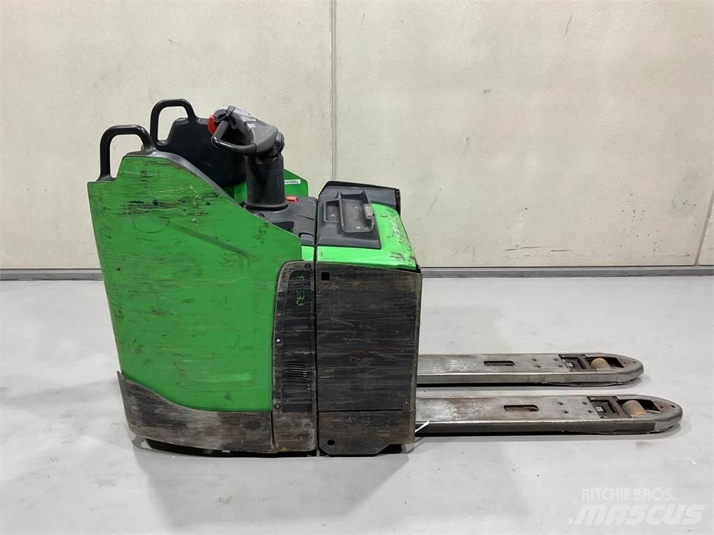 Cesab P320 Lavansiirtotrukit ajotasolla