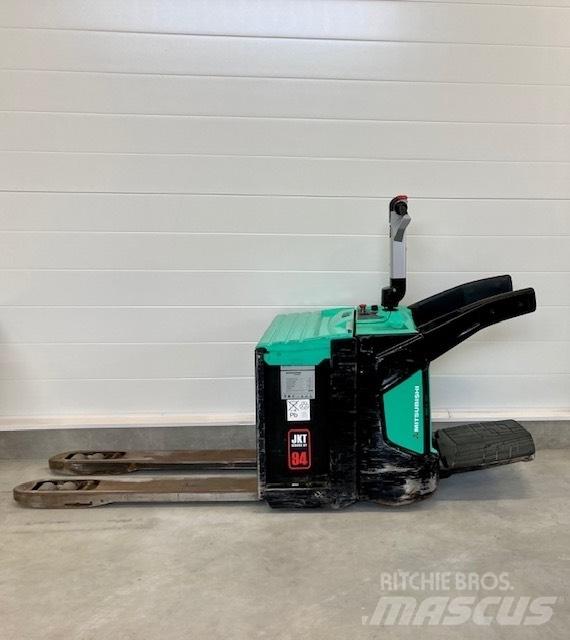 Mitsubishi PBV20N2 Lavansiirtotrukit ajotasolla