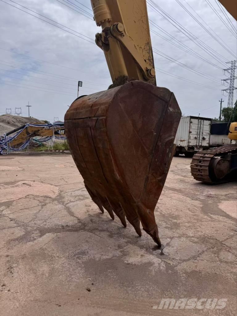 Komatsu PC 400-8 Amfibio-kaivinkoneet