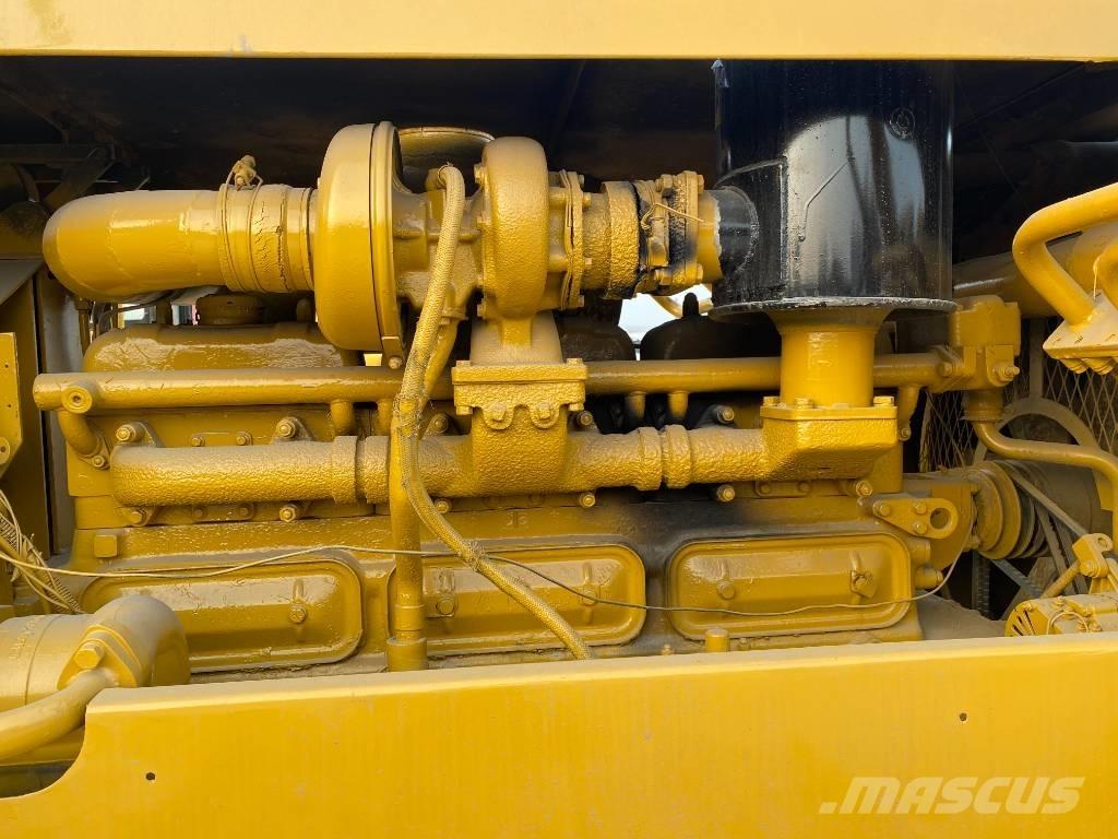 CAT D 6 D Telaketjupuskutraktorit