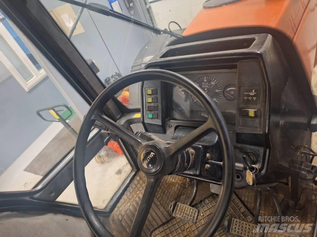Valtra Valmet 8100E Traktorit