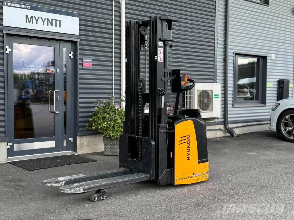 Hyundai 15ESR Ajettavat pinoamisvaunut