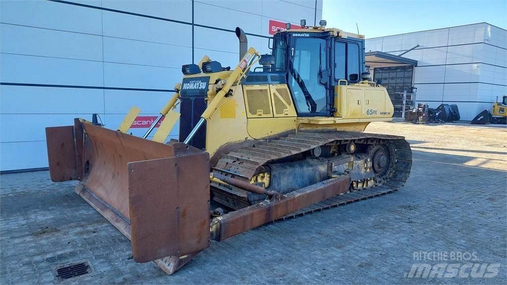 Komatsu D65PX-18 Telaketjupuskutraktorit