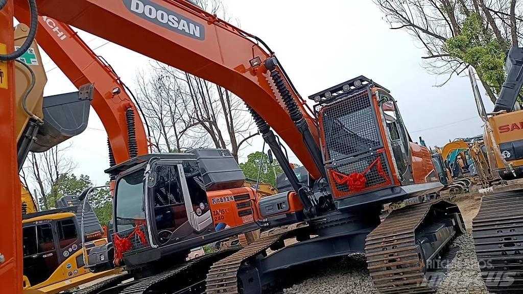 Doosan DX 225 LC Telakaivukoneet