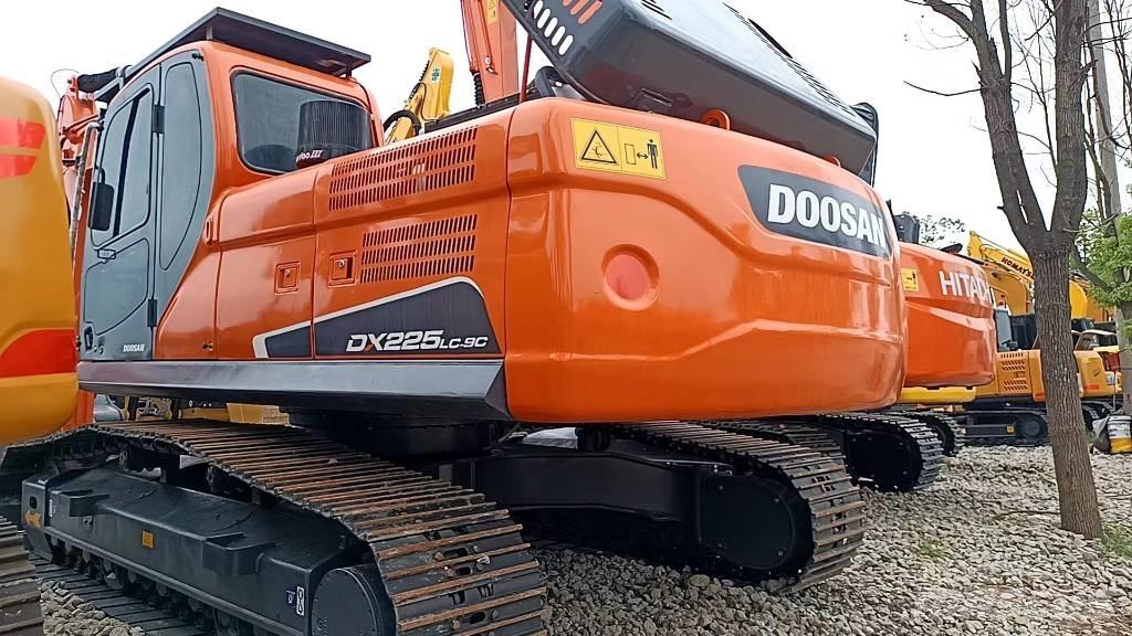 Doosan DX 225 LC Telakaivukoneet