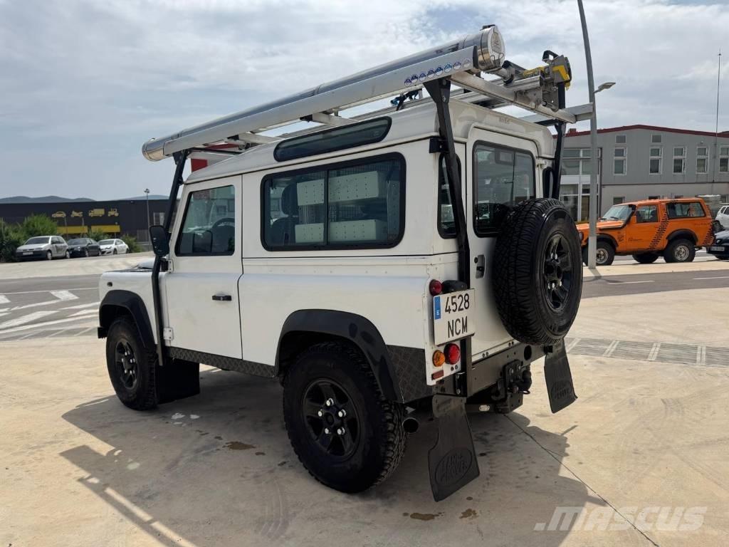 Land Rover Defender Henkilöautot