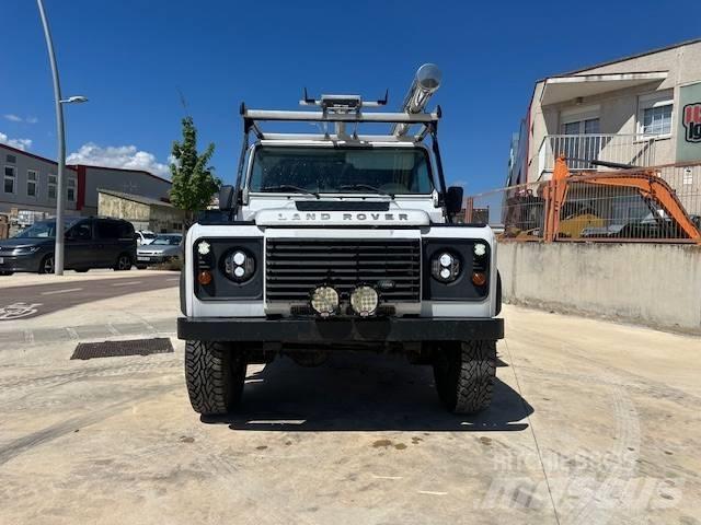 Land Rover Defender Henkilöautot
