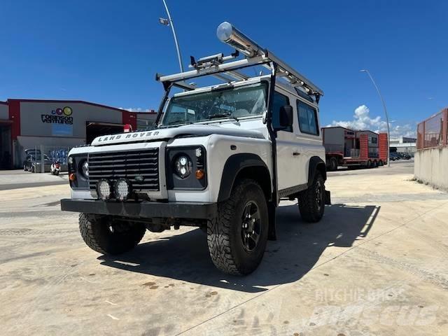 Land Rover Defender Henkilöautot