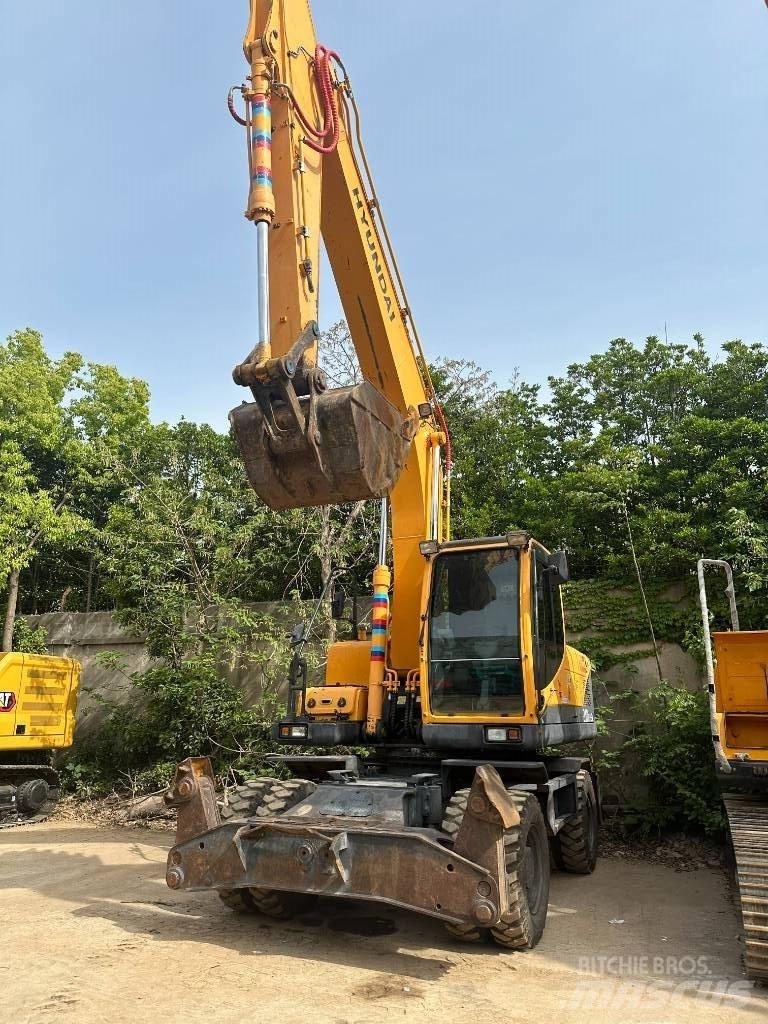 Hyundai R210W-9 Pyöräkaivukoneet