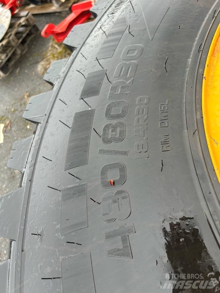 JCB 4220 FASTRAC Traktorit