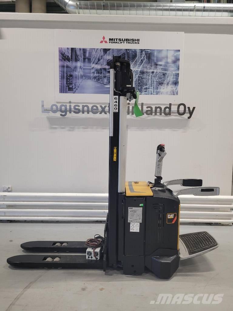 CAT NSV 16N Ajettavat pinoamisvaunut