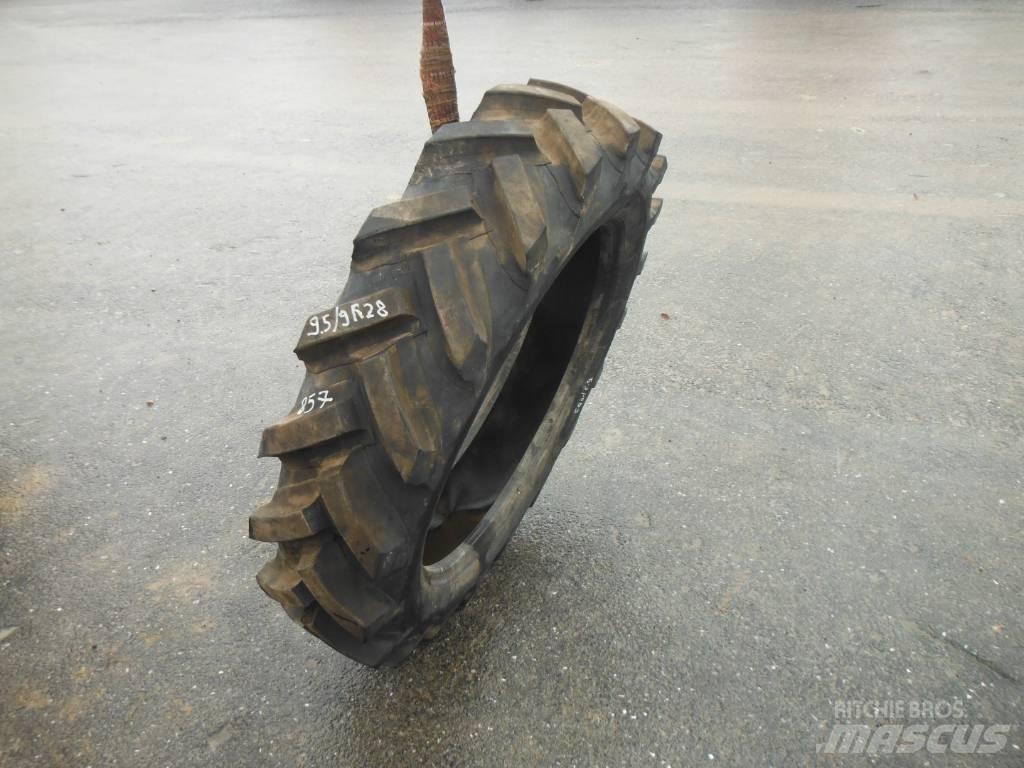 Michelin 9.5/9R28 Renkaat ja vanteet