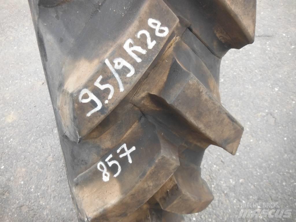 Michelin 9.5/9R28 Renkaat ja vanteet