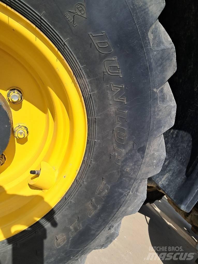 Komatsu WA100M-8 Pyöräkuormaajat