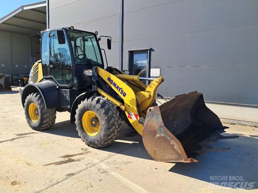 Komatsu WA100M-8 Pyöräkuormaajat