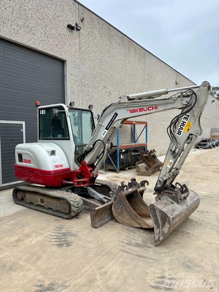 Takeuchi TB 240 Minikaivukoneet < 7t
