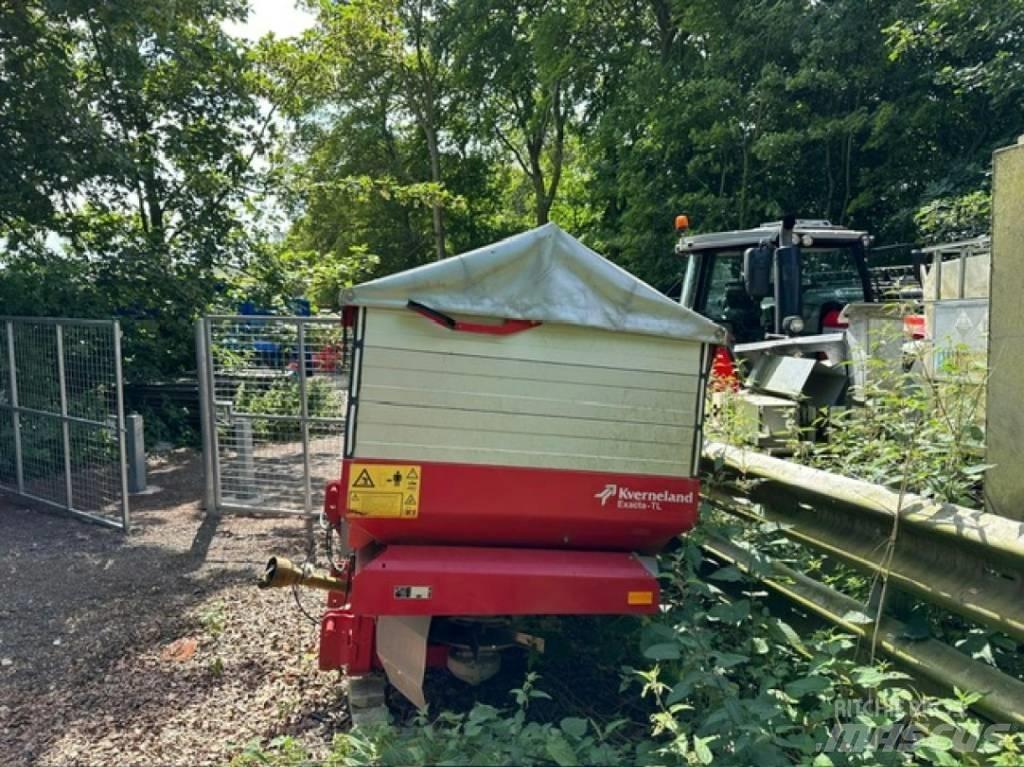 Kverneland TL3900 Lannoitteenlevittimet