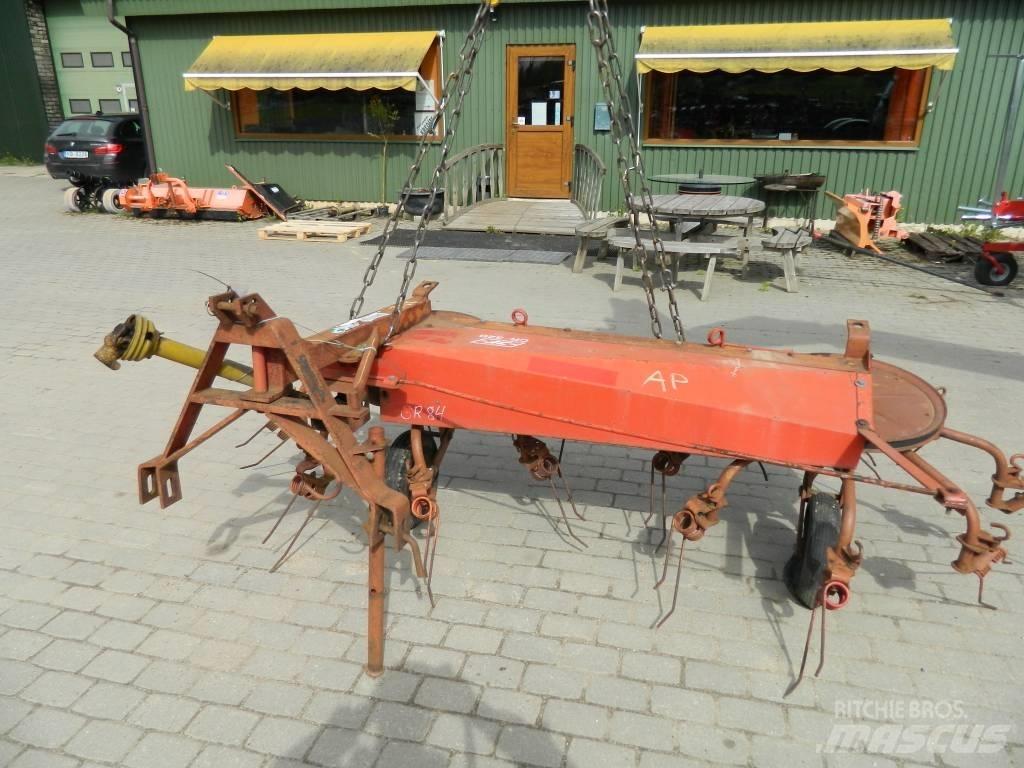 JF CR 320 Pöyhimet ja haravat