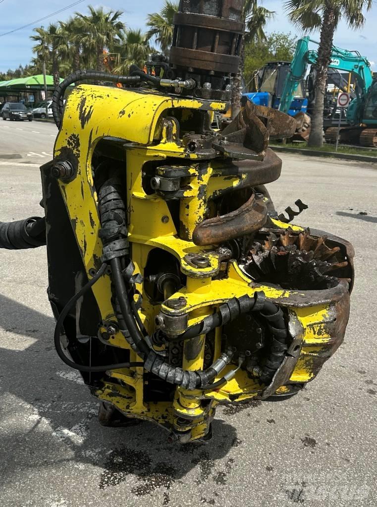 John Deere 1270 D Harvesterit