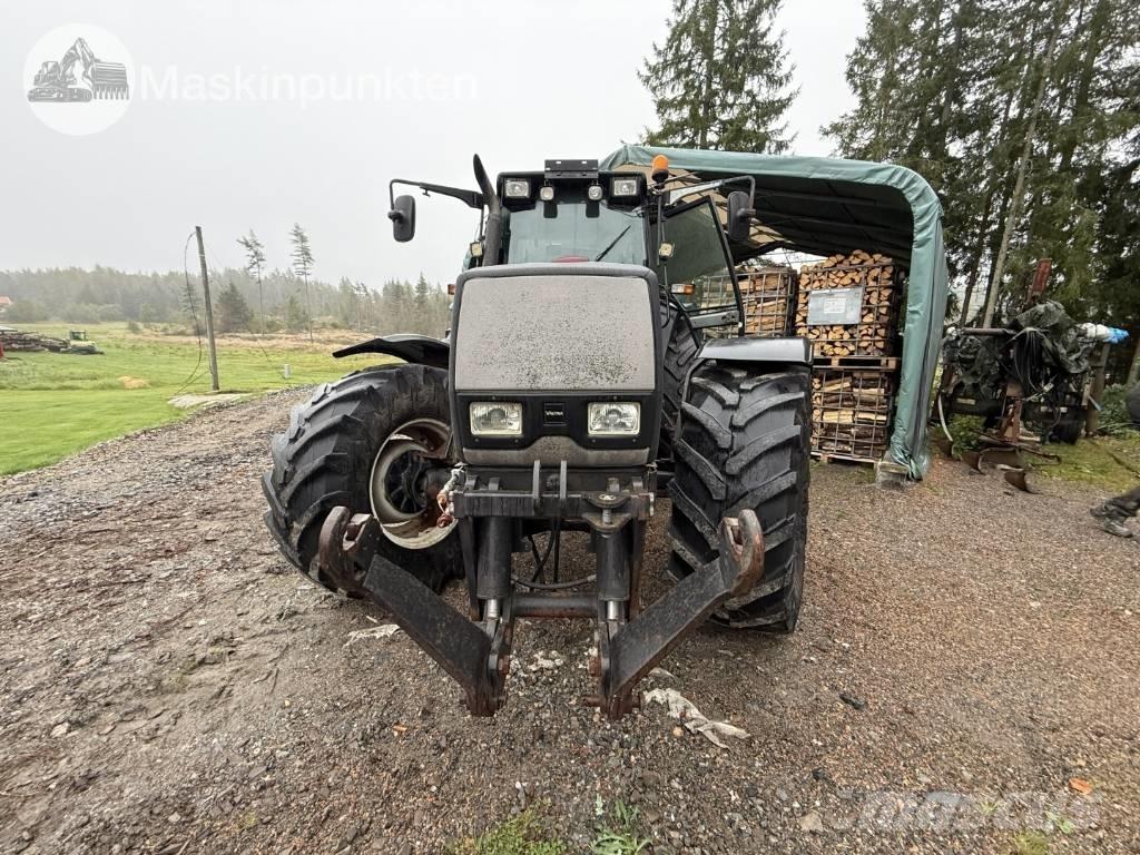 Valtra 8350 Traktorit