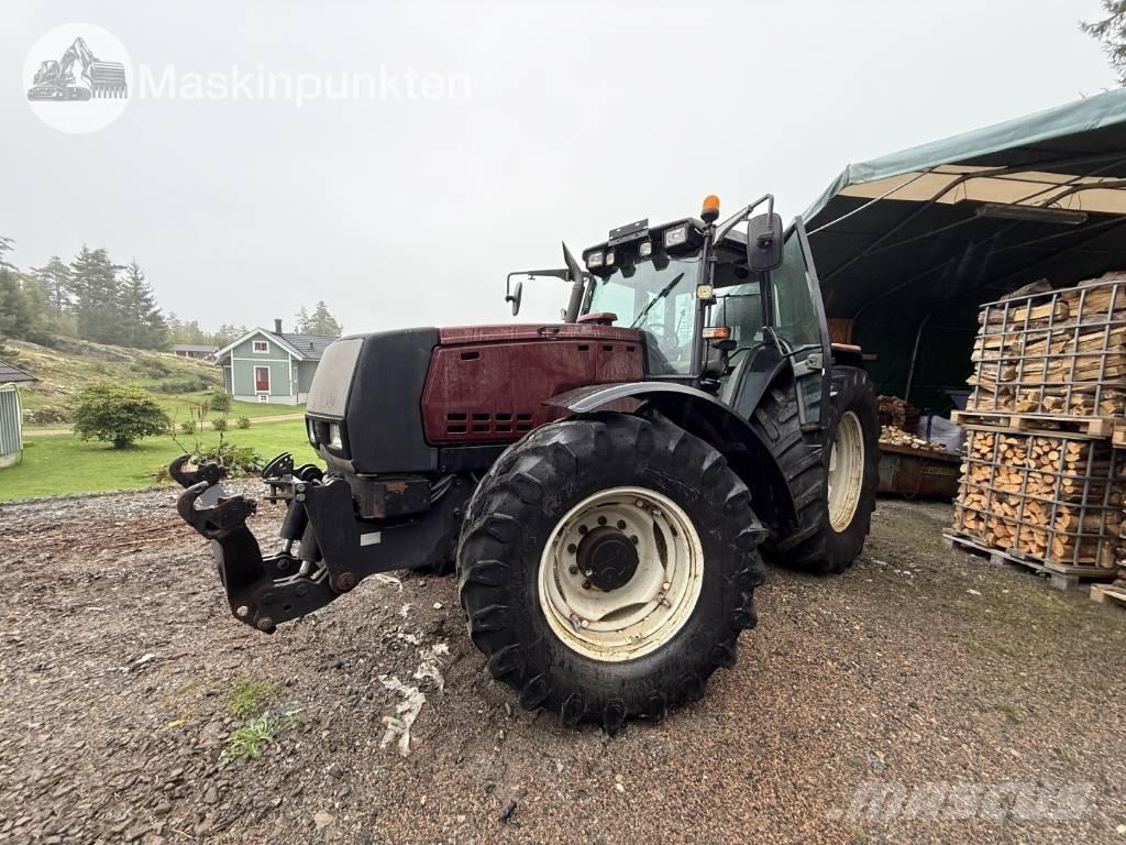 Valtra 8350 Traktorit