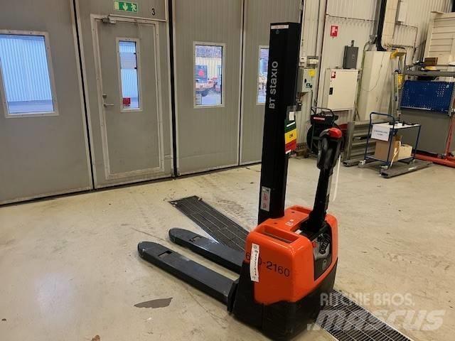 BT Toyota HWE 100 Käyden ajettavat pinoamistrukit