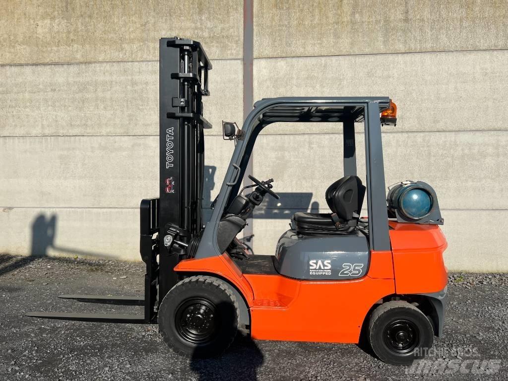 Toyota 42-7FGF25 Nestekaasutrukit