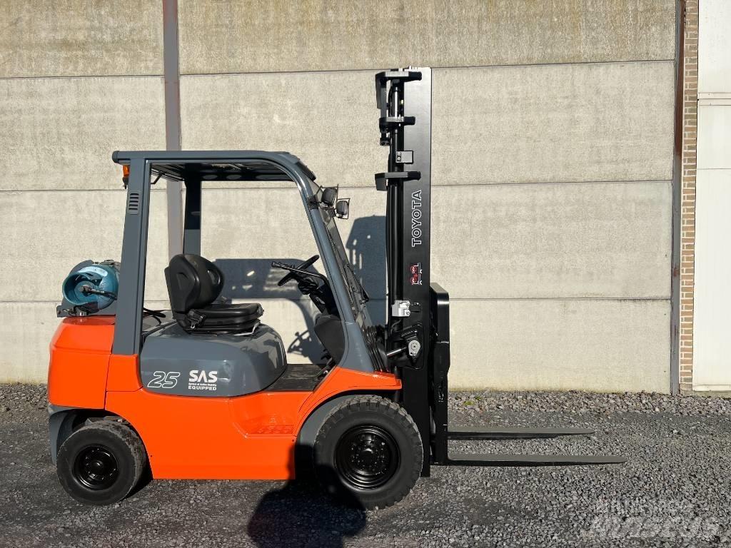Toyota 42-7FGF25 Nestekaasutrukit