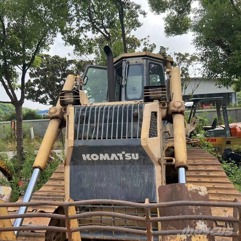 Komatsu D 65 P-12 Telaketjupuskutraktorit