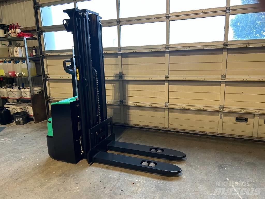 Mitsubishi SBP12N3 Ajettavat pinoamisvaunut