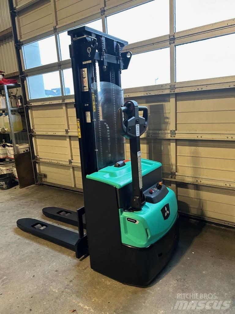 Mitsubishi SBP12N3 Ajettavat pinoamisvaunut