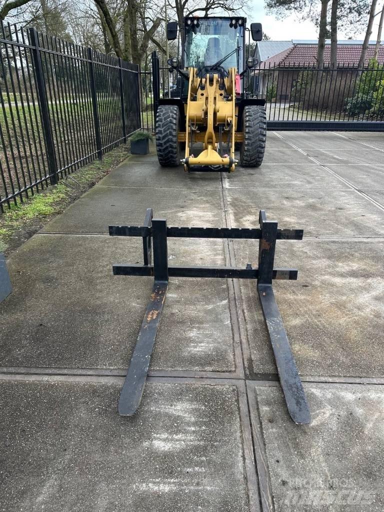 CAT 908 forks Trukkihaarukat
