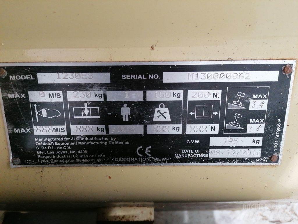 JLG 1230ES Saksilavat