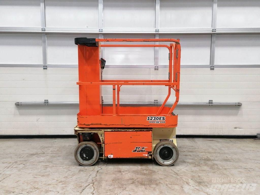 JLG 1230ES Saksilavat