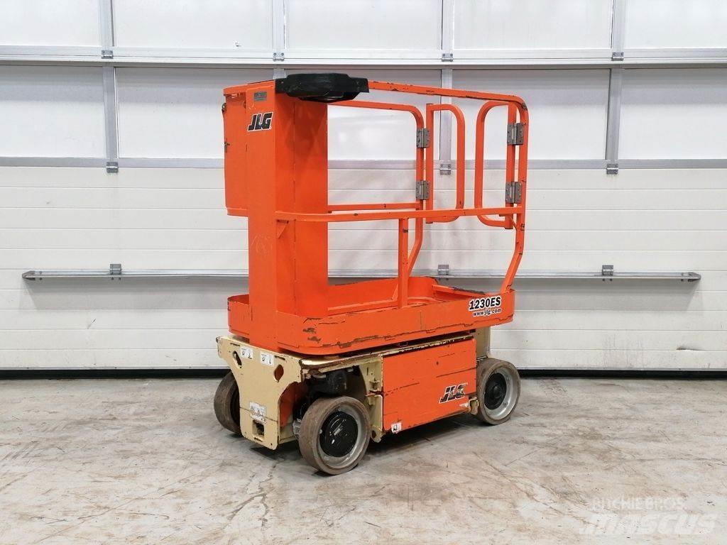 JLG 1230ES Saksilavat