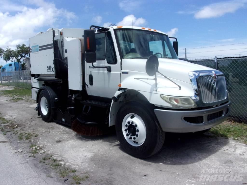 International 4300 Lakaisuautot
