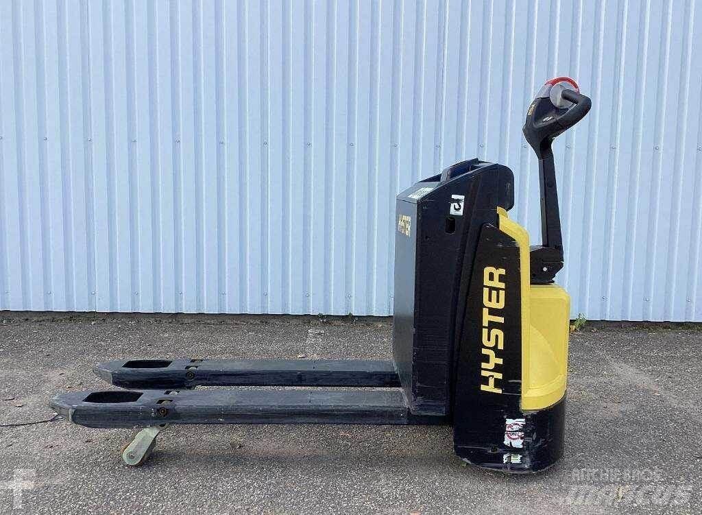 Hyster P2.0 Käyden ajettavat pinoamistrukit