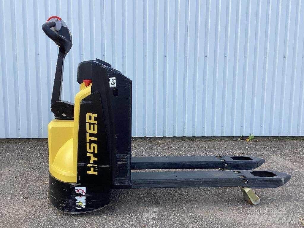 Hyster P2.0 Käyden ajettavat pinoamistrukit