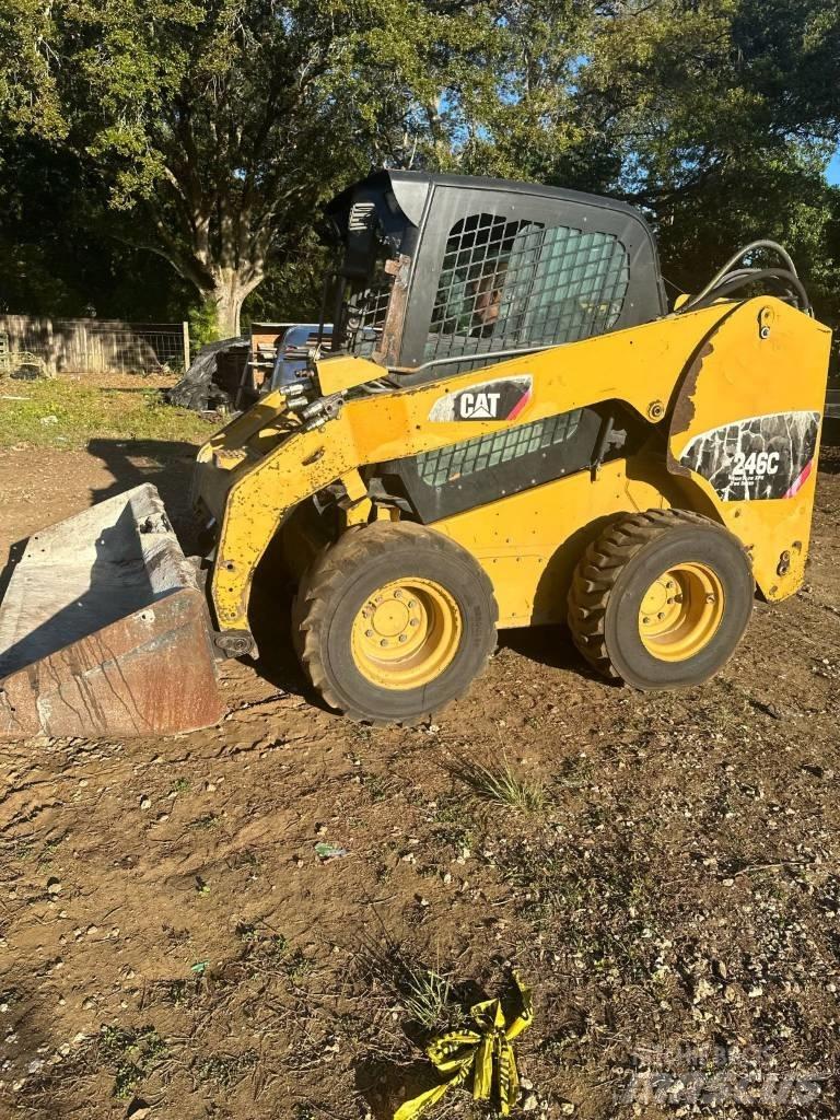 CAT 246 C Liukuohjatut kuormaajat