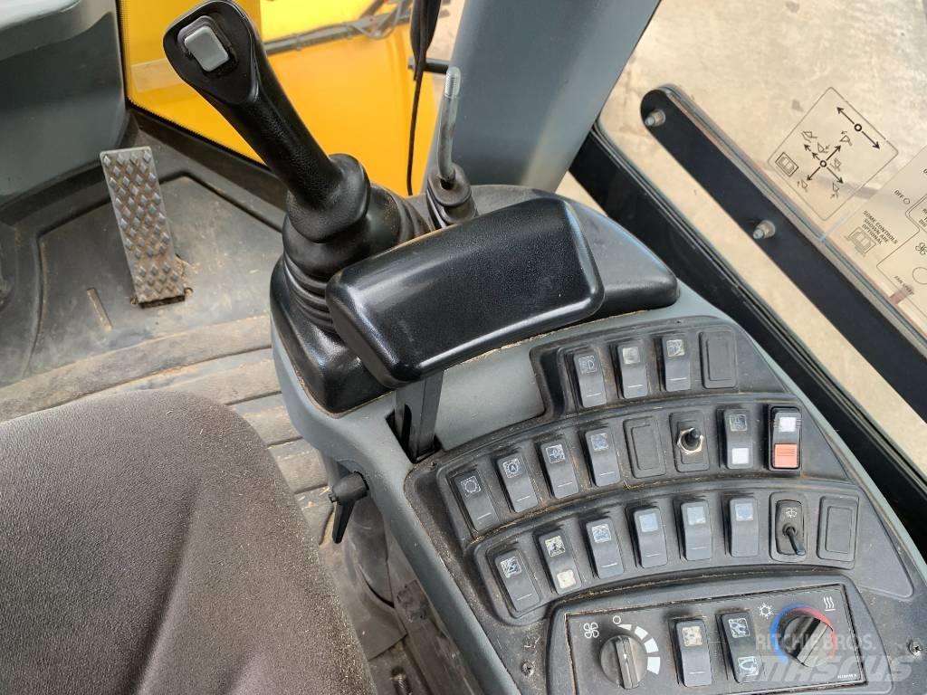 New Holland W 130 C Pyöräkuormaajat