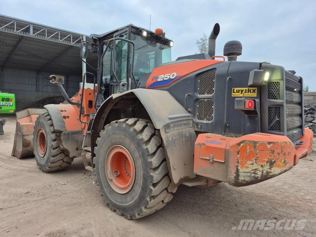 Hitachi ZW 250-6 Pyöräkuormaajat