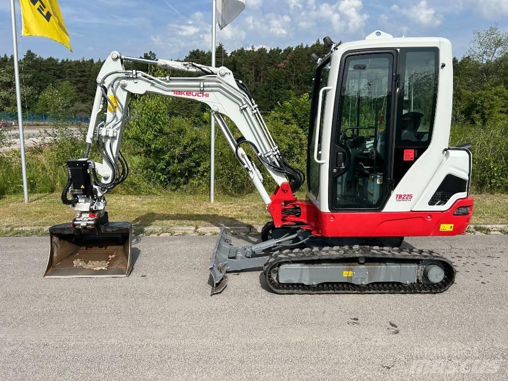 Takeuchi TB 225A V5 Minikaivukoneet < 7t