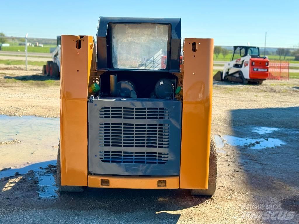 CASE 40 XT Liukuohjatut kuormaajat