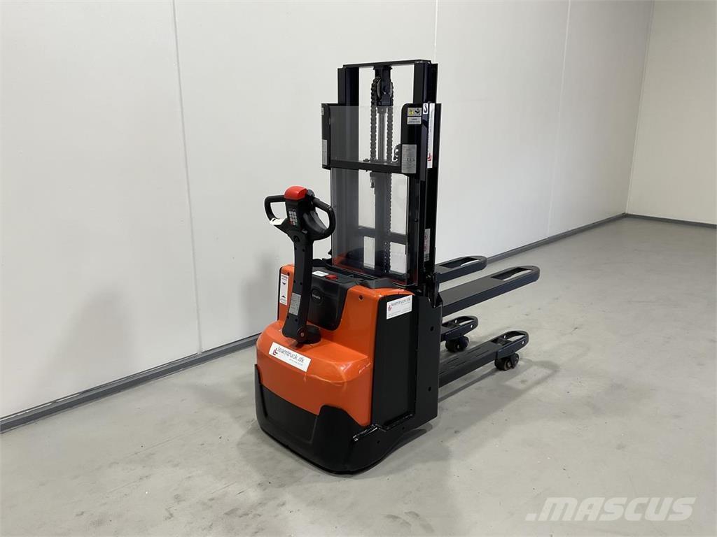 Toyota SWE200D Ajettavat pinoamisvaunut