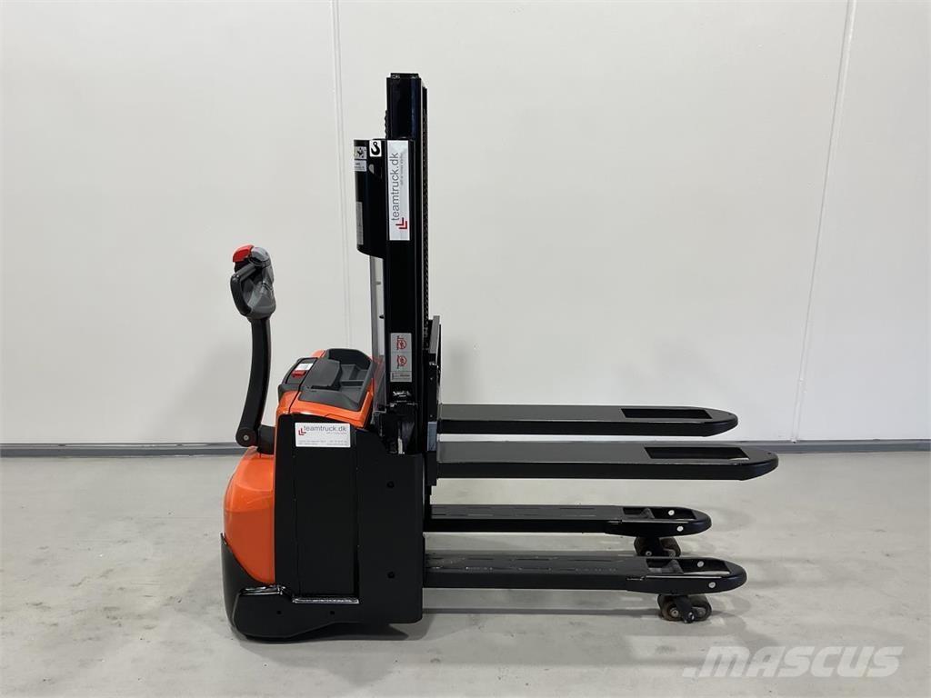 Toyota SWE200D Ajettavat pinoamisvaunut