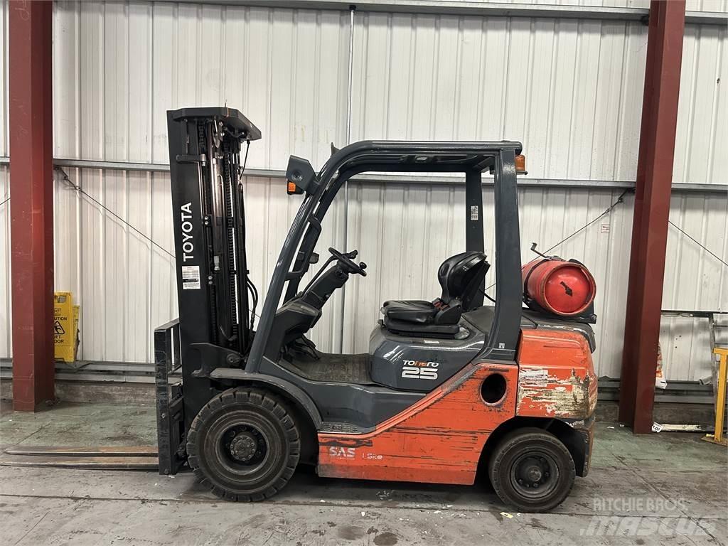 Toyota 02-8FGF25 Nestekaasutrukit
